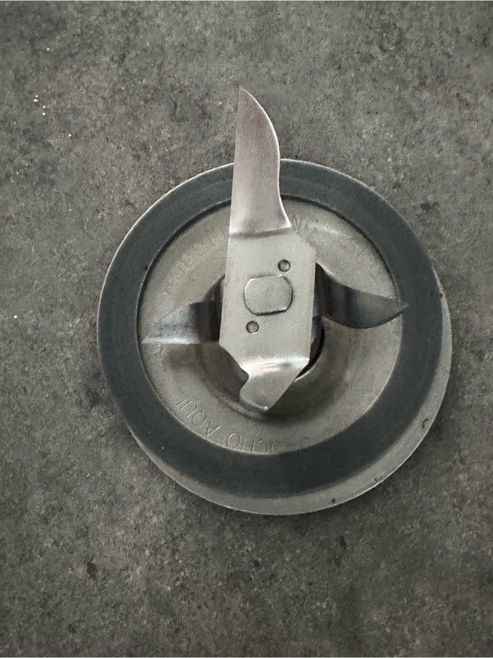 Oster Stainless Steel Blender Blade Assembly with Black Gasket